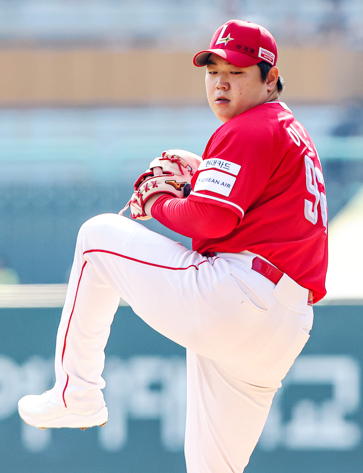 ‘이로운 6이닝 무사사구 1실점 호투’ <b>SSG</b>, 홈 최종전에서 <b>삼성</b> 꺾고 승...