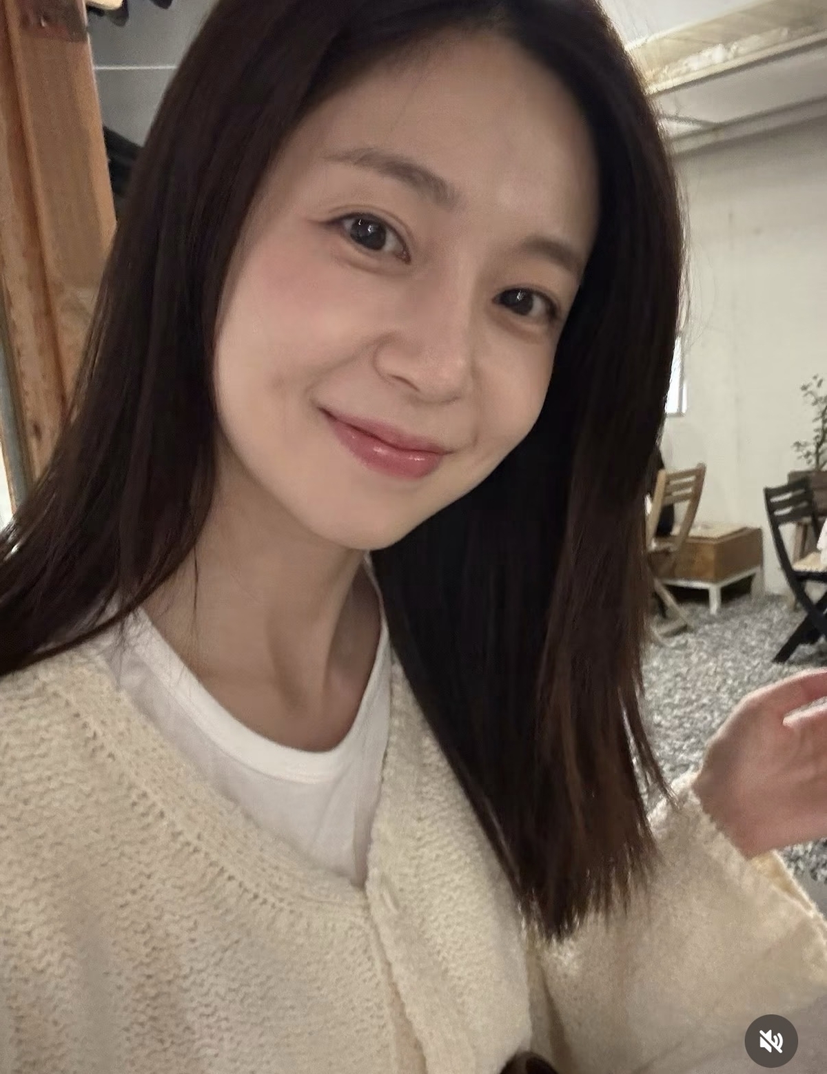 ‘1월 <b>결혼</b>’ <b>백진희</b>, 예비 신부의 가을밤 데이트…“추구미 찾으러”