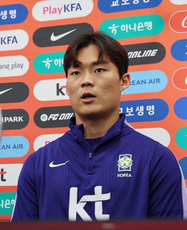 오현규가 베네수엘라와의 경기 하루 전인 지난 1일 울산종합운동장에서 열린 대표팀 기자회견에서 취재진 질문에 답하고 있다. 연합뉴스