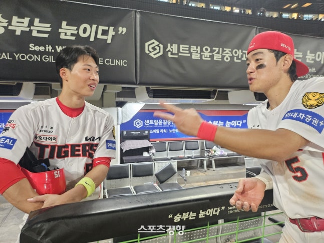 KIA 김도영이 12일 광주 LG전 승리 뒤 박재현에게 “팀에 슈퍼스타가 2명이면 얼마나 좋겠냐”라고 주장하고 있다. 광주 | 김은진 기자
