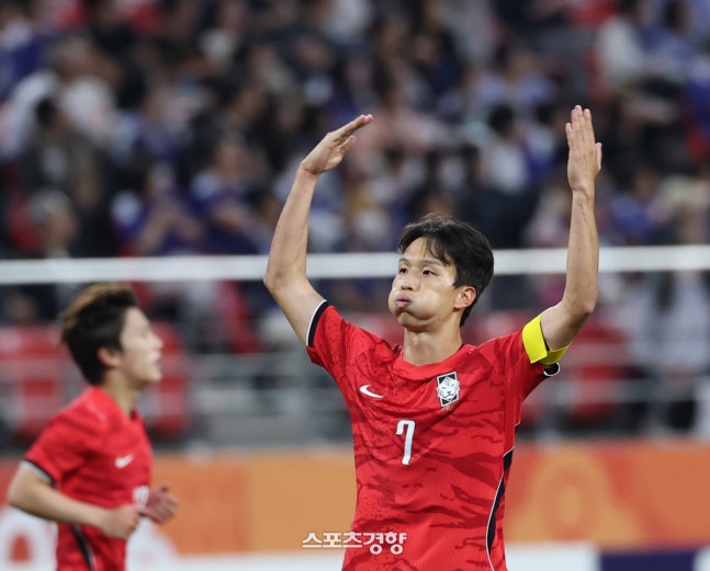 한국의 엄지성이 3일 일본 아이치현 도요타 스타디움에서 열린 2026 아이치·나고야 아시안게임 남자축구 결승전 일본과 경기에서 골을 넣은 뒤 환호하고 있다. 2026.10.3. 도요타|강윤중 선임기자