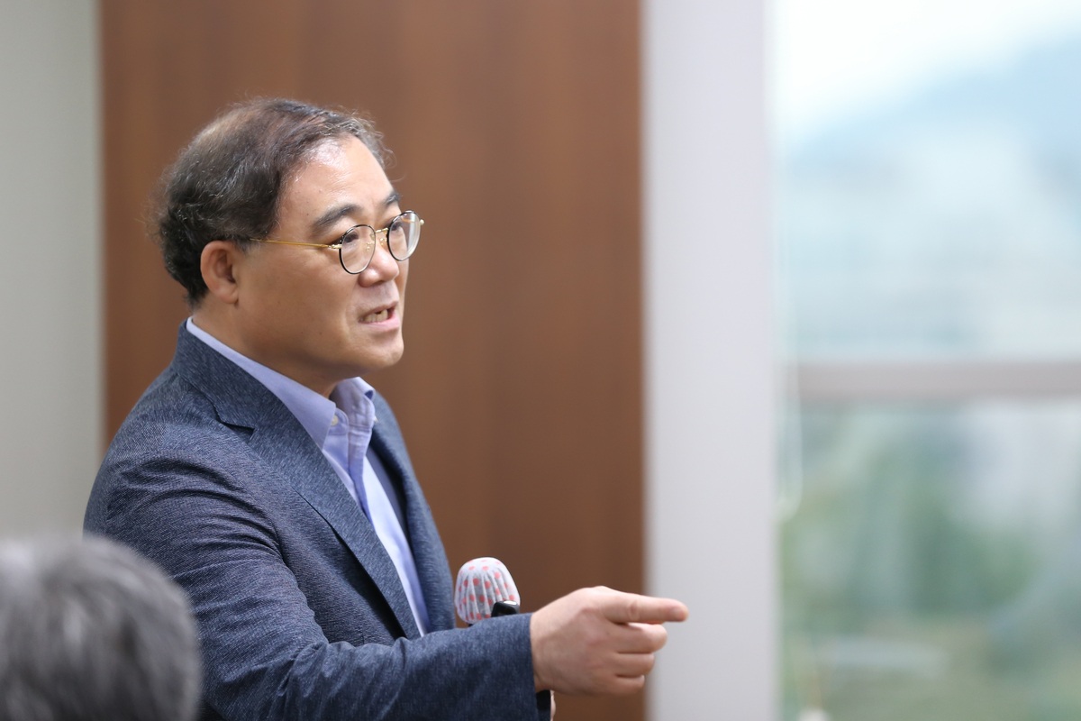 <b>임진모</b>, 뇌종양 투병 끝 먼저 간 아들 향한 그리움…아들 양말 신고 ‘...