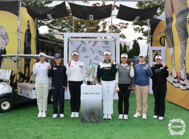 서교림, 고진영, 유해란, 김민솔, 윤이나, 박성현, 유현조(왼쪽부터)가 15일 경기 이천시 H1 클럽에서 열린 아이스버그골프·서울신문 오픈 기자회견을 마친 뒤 기념촬영을 하고 있다. KLPGA 제공