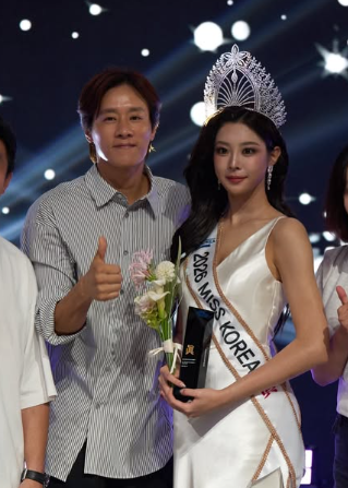 ‘미코 <b>진</b>’ <b>우서윤</b>, 아빠 우지원과 투샷올리며 뒤늦은 수상 <b>소감</b>