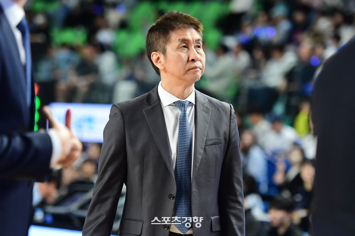 “방심은 없다” <b>개막 9연승</b> 새 역사 노리는 <b>삼성</b> vs 희생양 거부하는 ...
