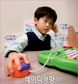 어린이와 <b>유아</b>의 컴퓨터 중독, 그 해결 방법은?