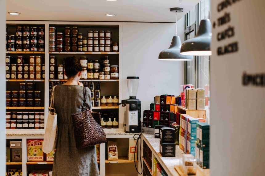 여행객의 3분의 2 이상(한국 70%,글로벌 평균 68%)은 여행 중 디자인이 아름다운 주방용품이나 팬트리 보관품을 구매할 의향이 있다고 답했다.기념품이 여행의‘결과물’을 넘어 목적지 선택의 기준으로 작용하고