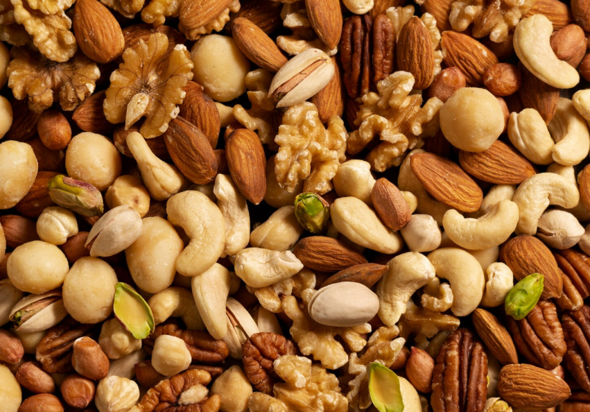 영양사들은 “견과류 믹스야말로 가장 방심하기 쉬운 고칼로리 간식”이라고 말한다.