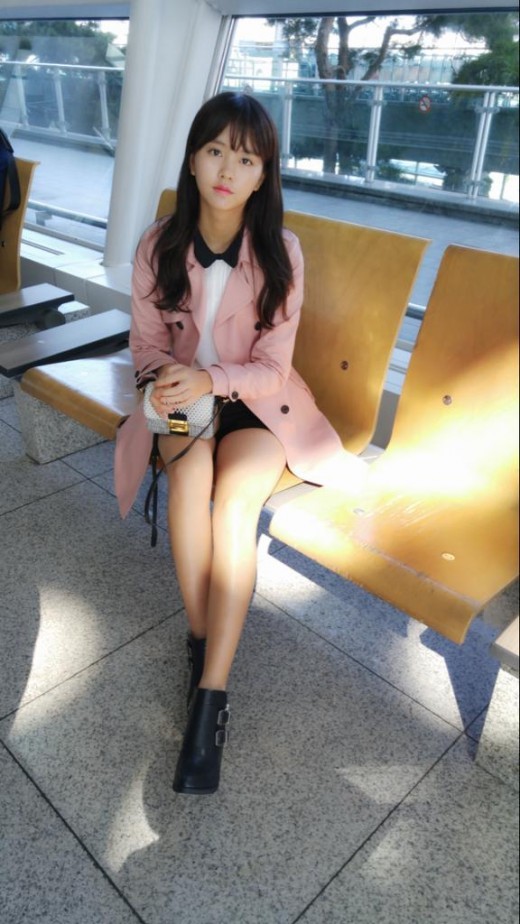 <b>김소현</b>, 공항서 <b>출국</b> 전 인증샷…'우월 기럭지 눈길'