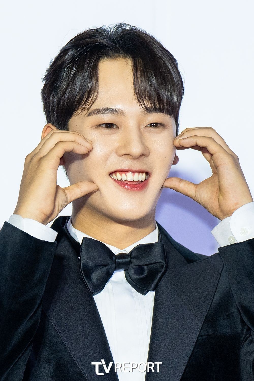 '<b>무빙</b>' 이정하 "부모님의 눈물 헛되지 않도록 하겠다"...제28회 부국제 ...