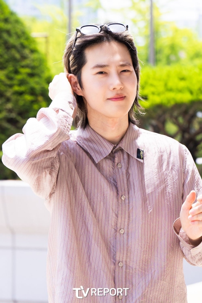 수호 뮤직뱅크 출근길 사진이에요