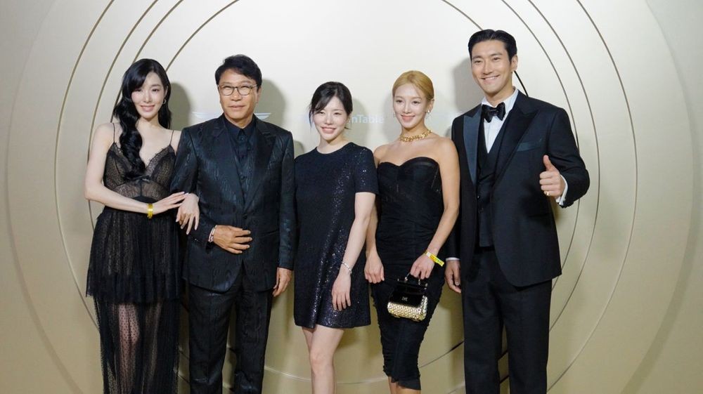 <b>이수만</b>, <b>SM</b> 아이돌과 긴급 회동…"샤이니·슈주·소시 사이에 옥택연은...