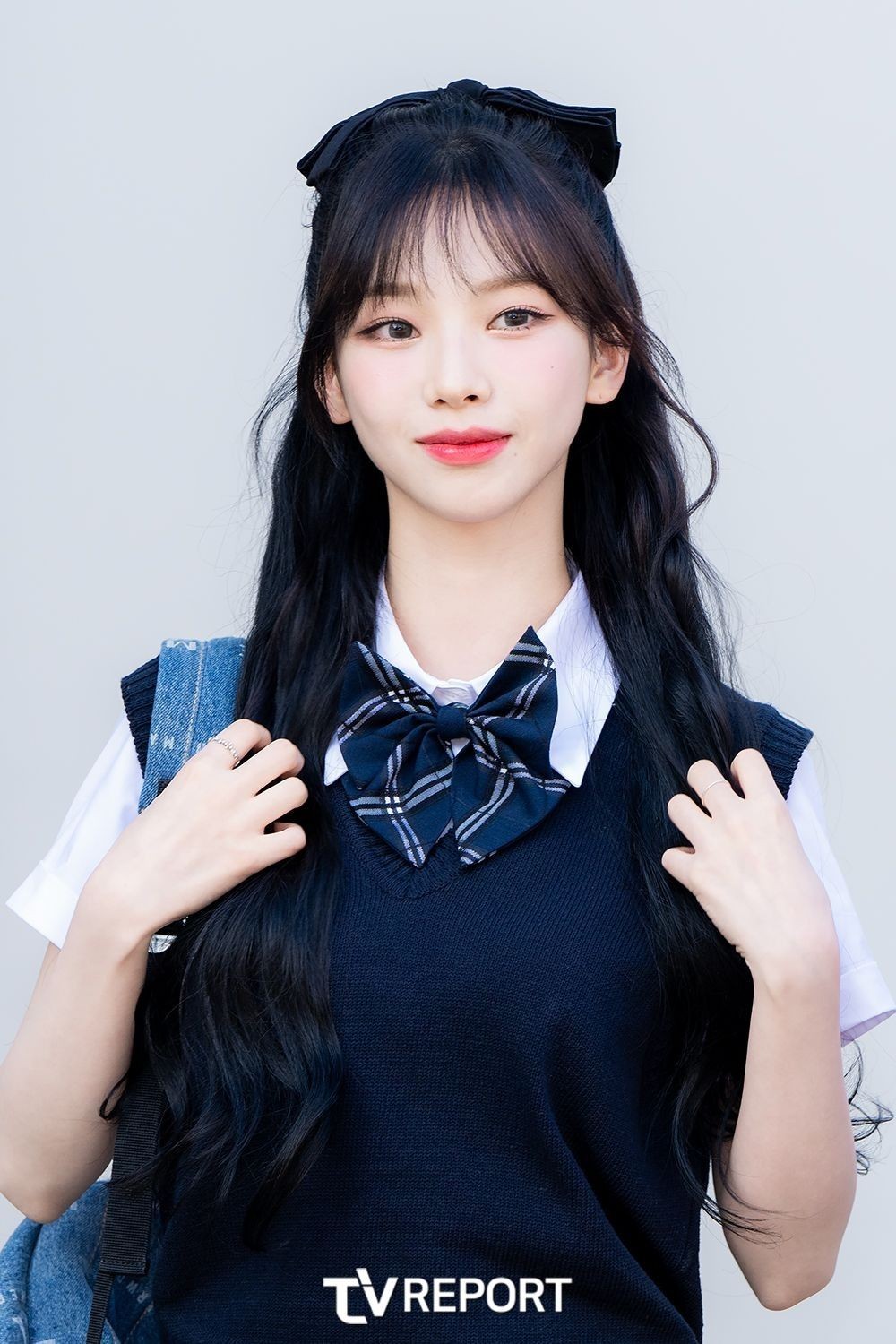 직원 앞에서 <b>카리나</b> 안고 튄 <b>절도</b>범, CCTV 공개→행방 묘연