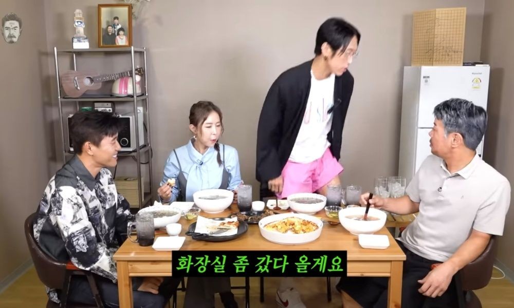 빽가, <b>신지</b><b>문원 언급</b>에 또 자리 이탈…김종민도 당황 [RE:뷰]