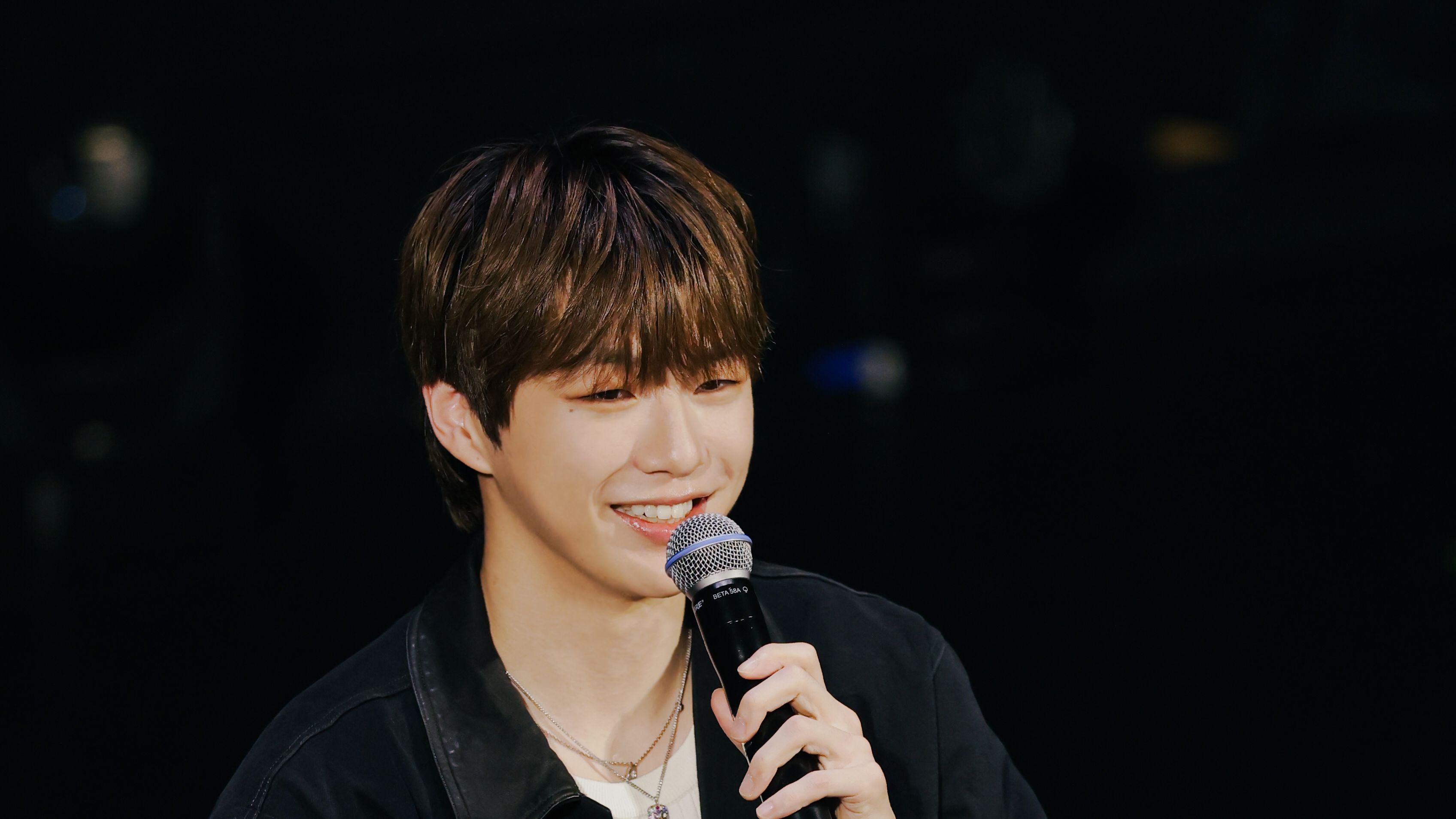 <b>강다니엘</b>, 도쿄 <b>팬미팅</b>서 일본 새 싱글 ‘<b>수채화</b>’ 선공개