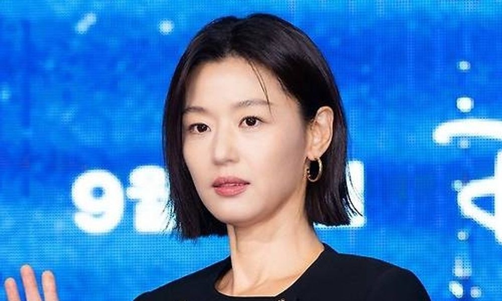 강동원 만난 <b>전지현</b>, 이병헌과 재회 불발됐다…"'<b>코리언즈</b>' 출연 안해"