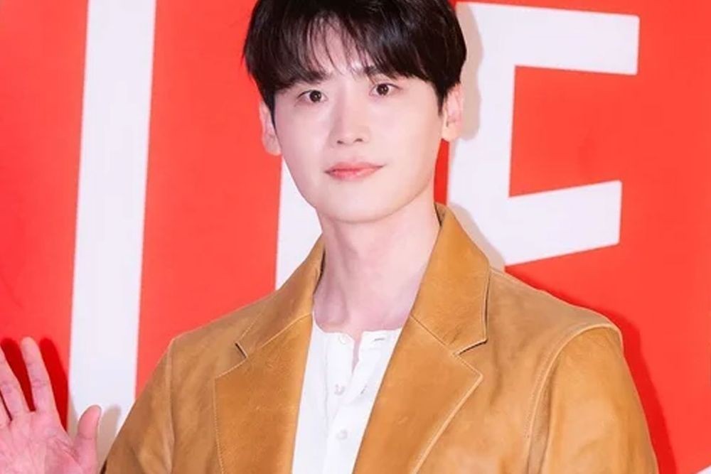 <b>이종석</b>, 65만 대규모 시위 여파→<b>팬미팅 취소</b>… "신중히 검토한 결정" [...