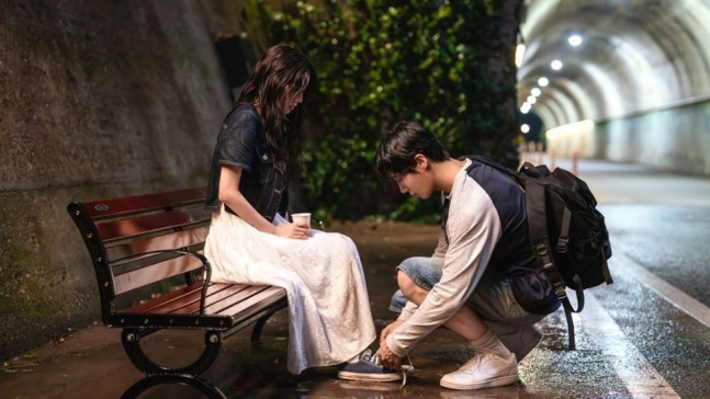 韓国国内のロケーション地を背景にした初恋感たっぷりのロマンティックシーン