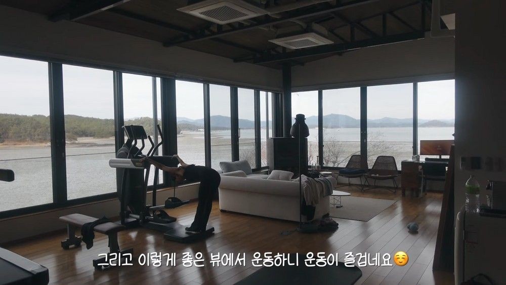 <b>한채아</b>, 시父 <b>차범근</b> 2층 <b>대저택</b> 자랑…"신경 써서 만든 공간" [RE:뷰]