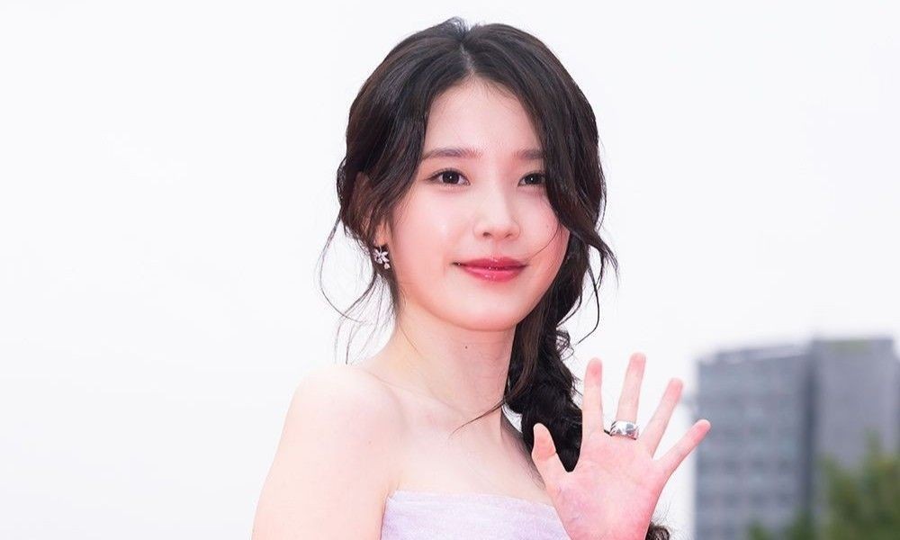 아이유, '명예 우리금융인상' 수상…우리금융 창립 25주년 기념