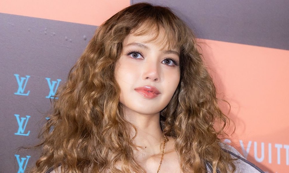 리사, '재벌 남친'과 결별설 확산…美 매체에 "사생활 질문 자제" 요청