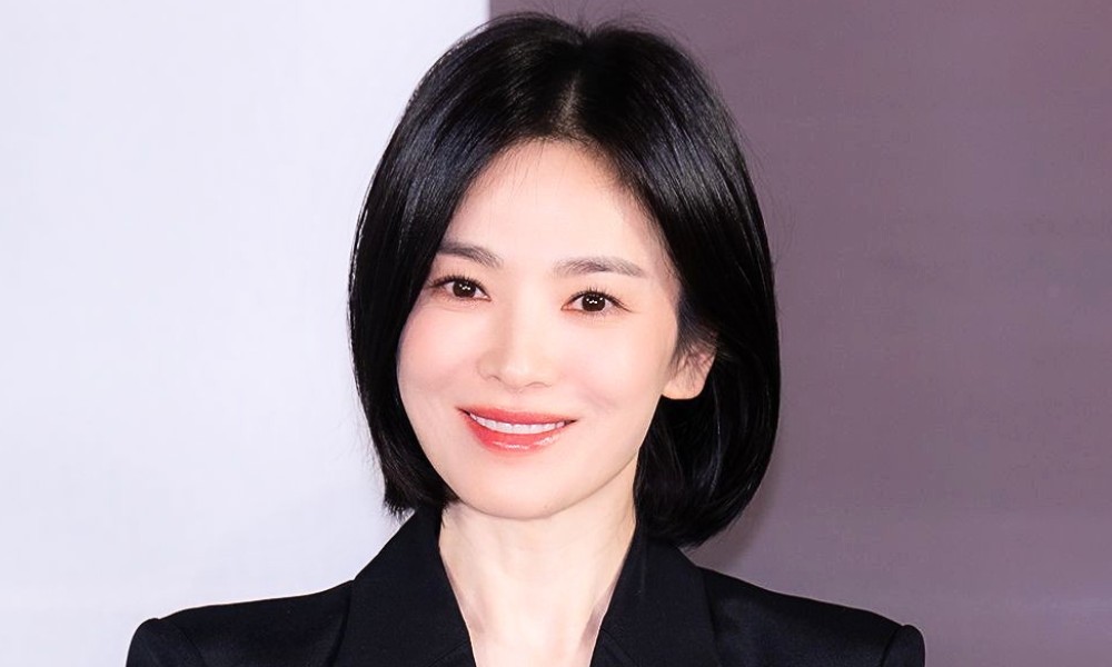 '14년 동행 마무리' 송혜교, 정든 UAA 떠나며 뭉클한 작별 인사…"언니 ...
