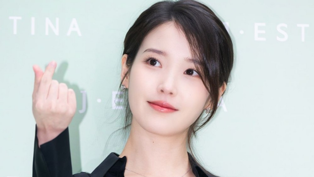 아이유 , '대군부인 논란' 두 달 만에 조용히 올린 글…"보고 싶었어요"...