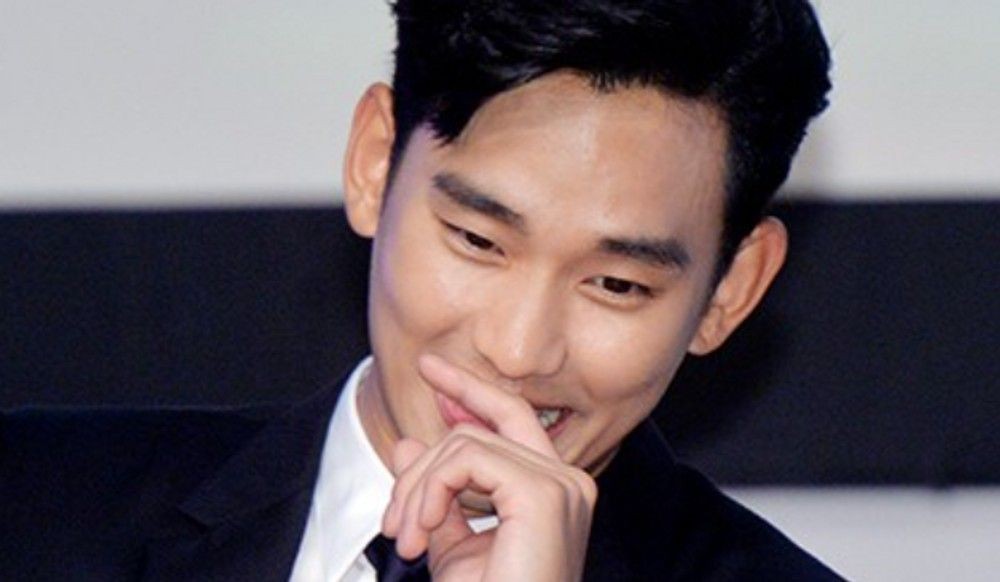 누명 벗은 김수현, 야윈 얼굴로 '복귀' 첫발…1년 4개월 만에 '활짝' 웃...