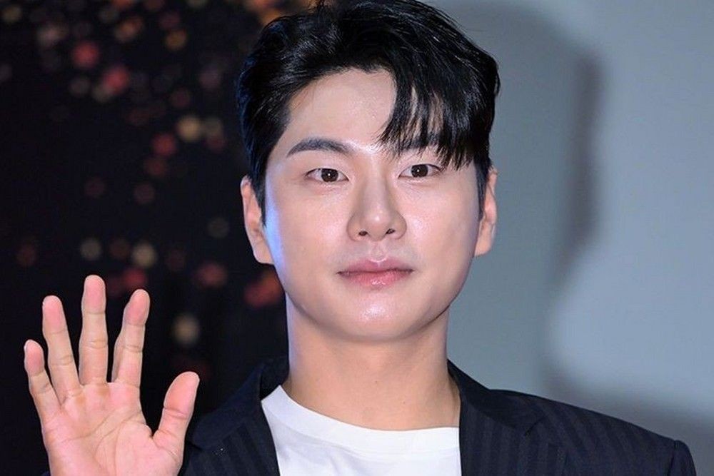 Lee Yi-kyung Drops the Comedy Act in New Korea-Vietnam Film, and Critics Noticed, But Audiences Didn't Show Up