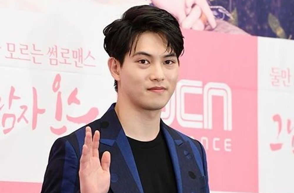 전 씨엔블루 <b>이종현</b>, '정준영 단톡방' 파문 그 후.. "평범한 <b>회사원</b>으로...