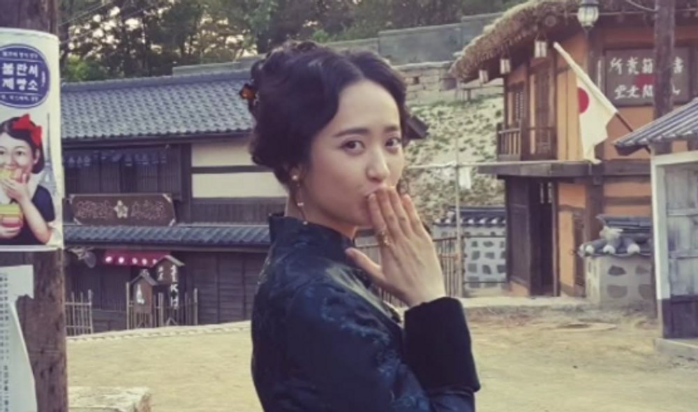 <b>김민정</b>, '<b>미스터션샤인</b>' <b>추억</b> 회상…8년 전과 똑같은 비주얼 '눈길' [RE:...