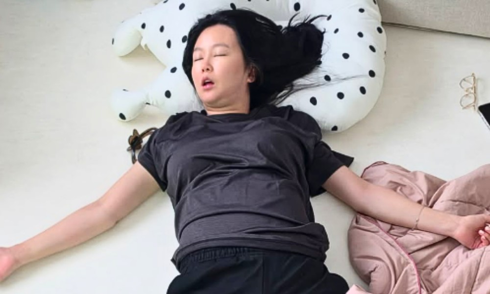 <b>오초희</b>, <b>쌍둥이 독박육아</b>에 방바닥서 "찐 기절"…"우리 쌍둥이 엄청 순...