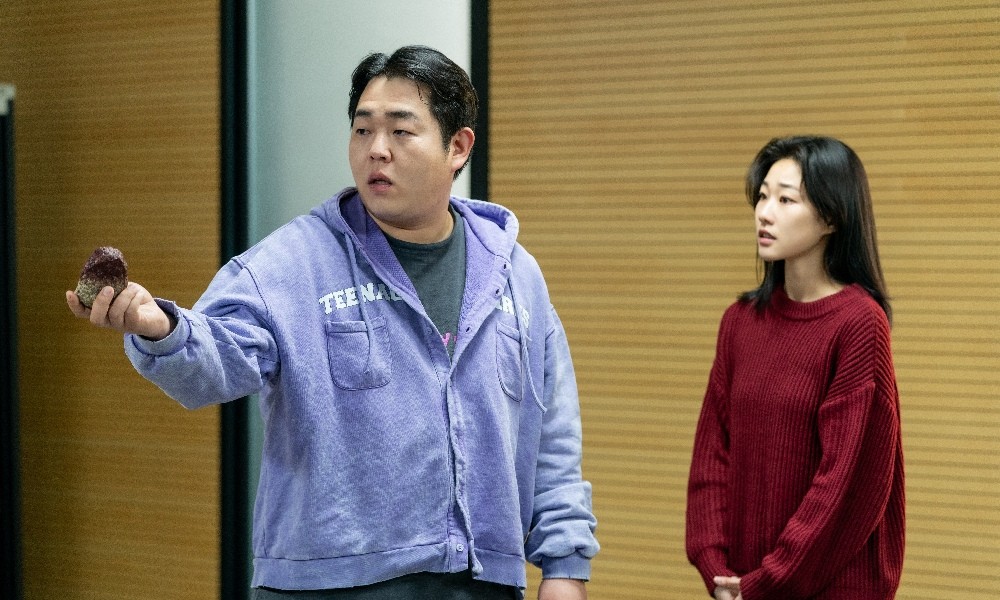 부국제 2관왕 '<b>철들 무렵</b>', 얽히고설킨 4세대의 초상…'독립영화의 기발...