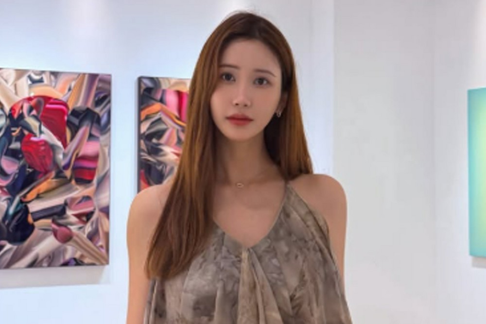 "압박스타킹 신고"…<b>이다해</b>, 임신 26주 차에도 '뼈말라'→여유로운 전시...