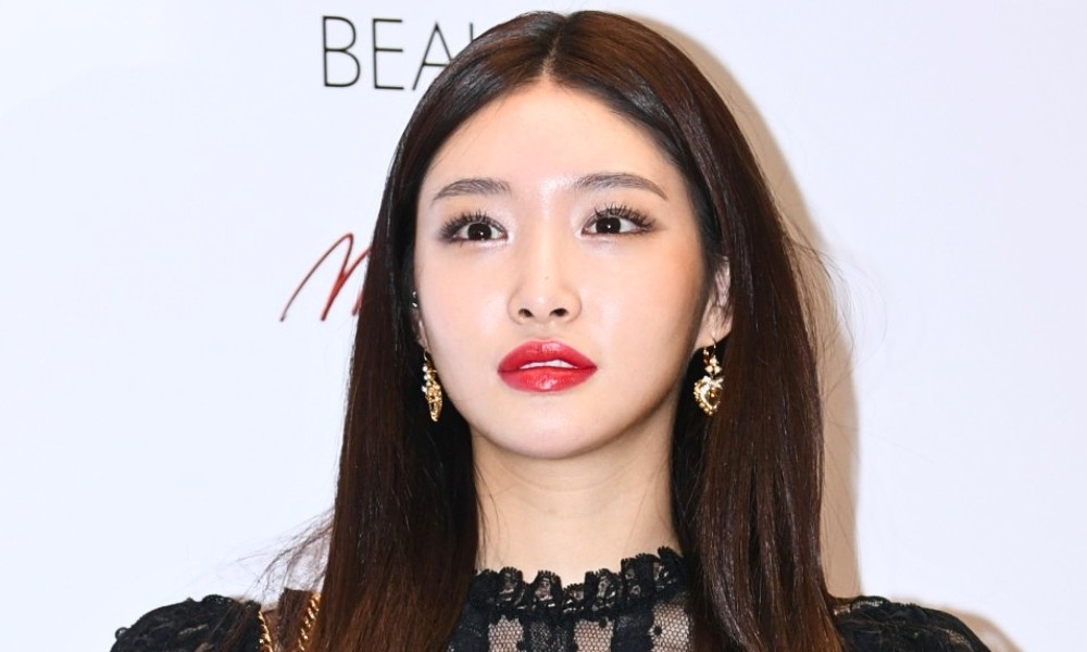 <b>청하</b>, 돌연 새벽 <b>응급실</b> 이송…경기대 축제 무대 당일 취소 [공식]