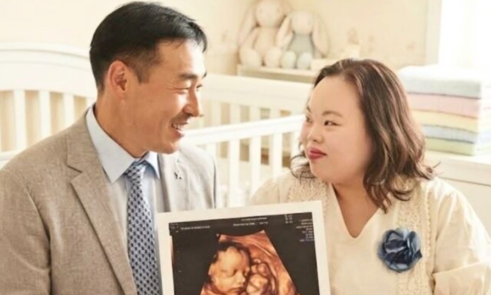 '<b>조영남</b>' <b>서은혜</b>, 이혼설 극복하더니 <b>임신</b>?…초음파 사진 공개→돌연...