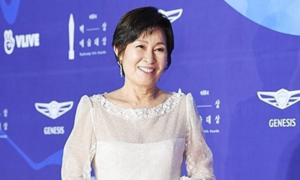 "<b>죽지 마세요</b>"…'85세' <b>김혜자</b>, 빛나는 65년 연기 인생→영화계 총출동...