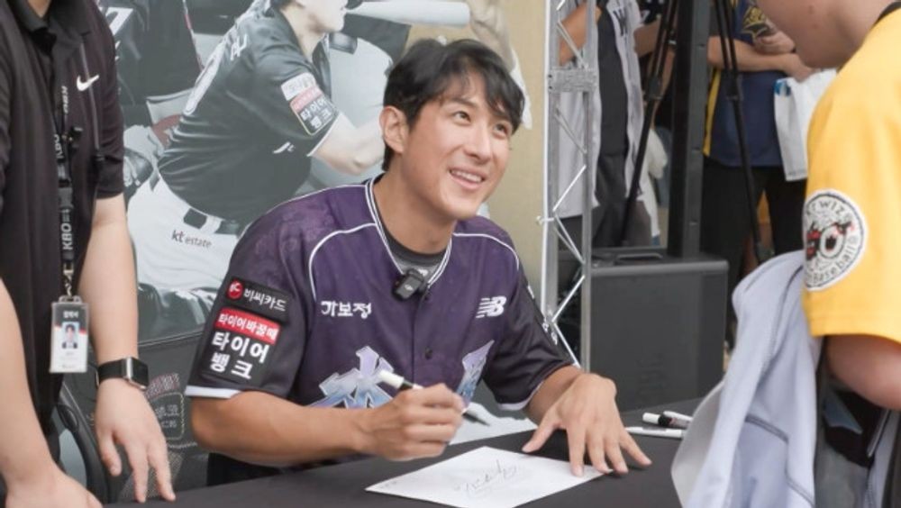 <b>황재균</b>, 20년 야구 인생 마침표→<b>은퇴식</b> 중 부모님 영상편지에 <b>오열</b> ('전...