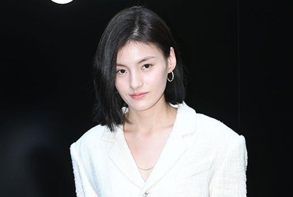 <b>김용지</b>, 열애설도 결혼 발표도 없이 신부 됐다.. 김고은·배정남 축하