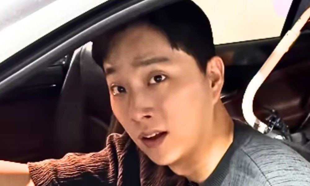 車内でカメラに向かうYouTubeチャンネル「ウィラクル」のパク・ウィ