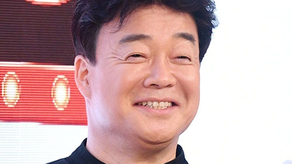 笑顔を見せるペク・ジョンウォン