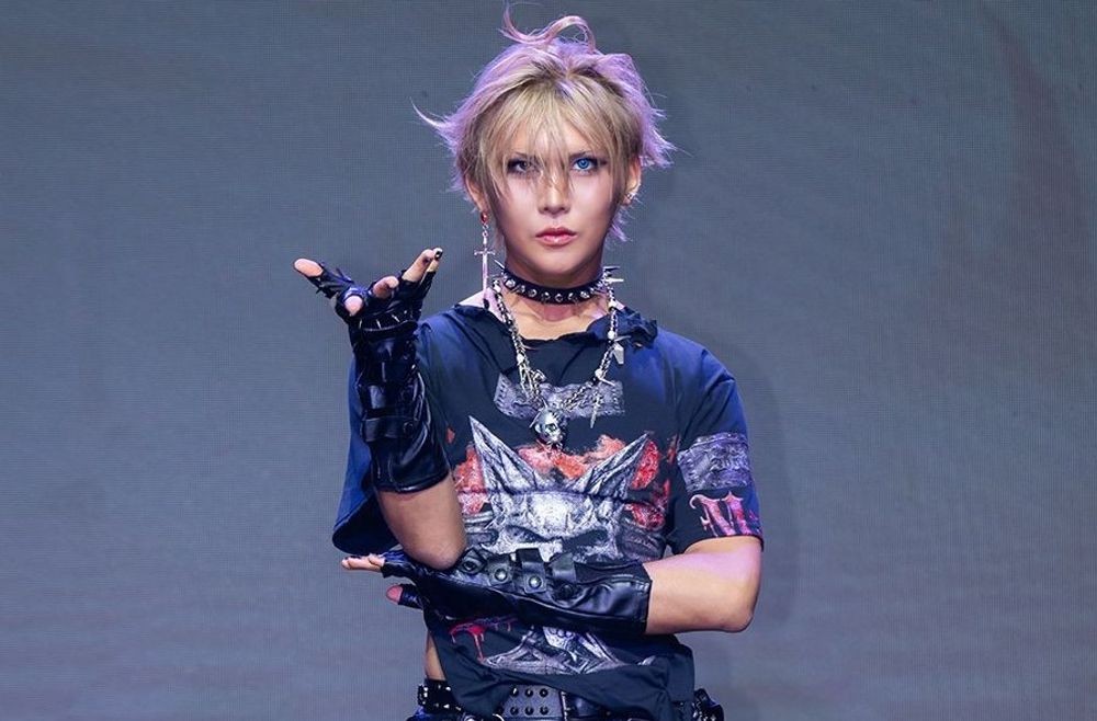 TVリポート掲載写真に写るXLOVのヒョン