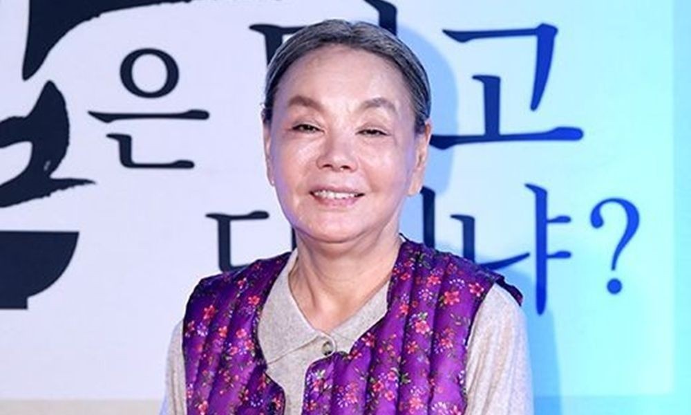 笑顔を見せるキム・スミさん