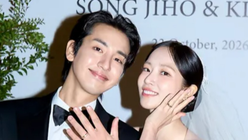 結婚式の写真を公開したキム・ソリとソン・ジホ