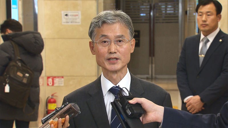 <b>조희대</b> <b>대법원장</b> "겸손하게 봉사‥후임 대법관 인선 착수"