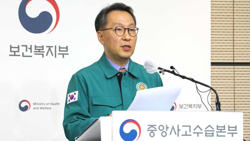 복지부 "<b>전공의</b> 831명에 <b>업무개시명령</b>‥병원에 비상·필수진료 정책 지원"