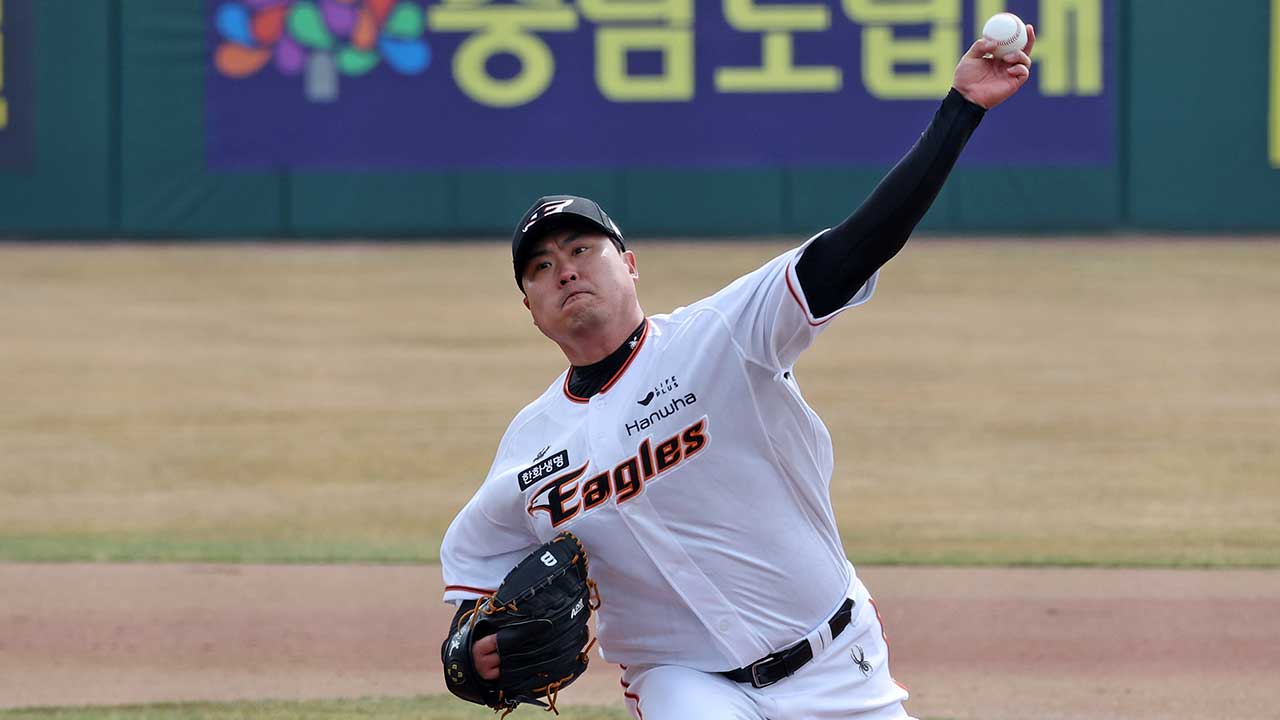 <b>류현진</b>, 12년 만에 대전구장 마운드에‥청백전 3이닝 3K 1실점