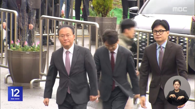 <b>한동훈</b>, 박근혜 만나‥이재명, 대장동 재판 출석