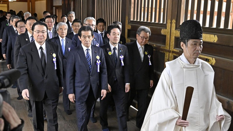 일본 국회<b>의원</b> 94명, <b>야스쿠니</b> 집단 참배‥각료 1명도 참배