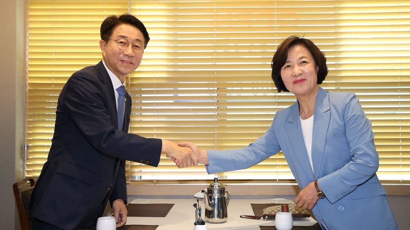 <b>국회의장</b> 후보 조정식 사퇴‥<b>추미애</b>-<b>우원식</b> 2파전